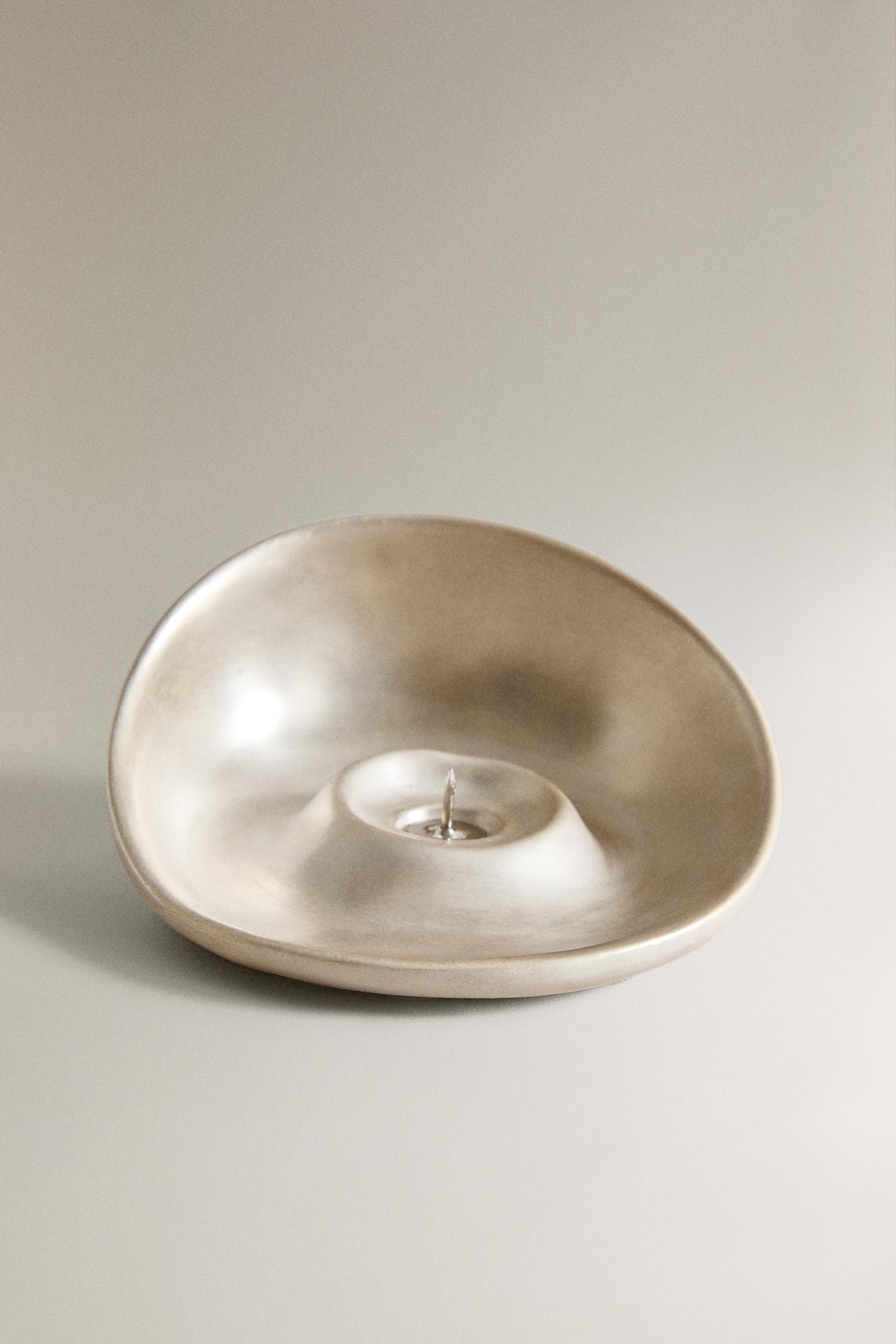 CHRISTMAS SILVER CERAMIC TEALIGHT HOLDER